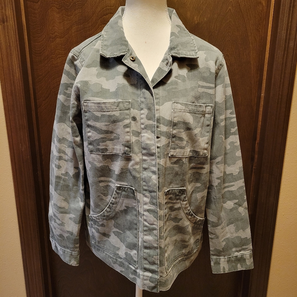 Universal Thread Camouflage Jean Jacket